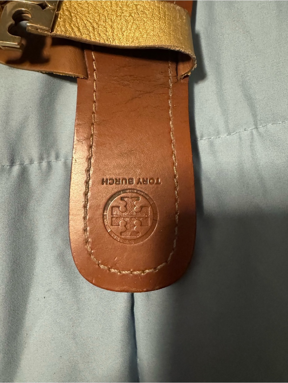 Tory Burch Gold Leather Logo Thong Sandals - Picture 2 of 3